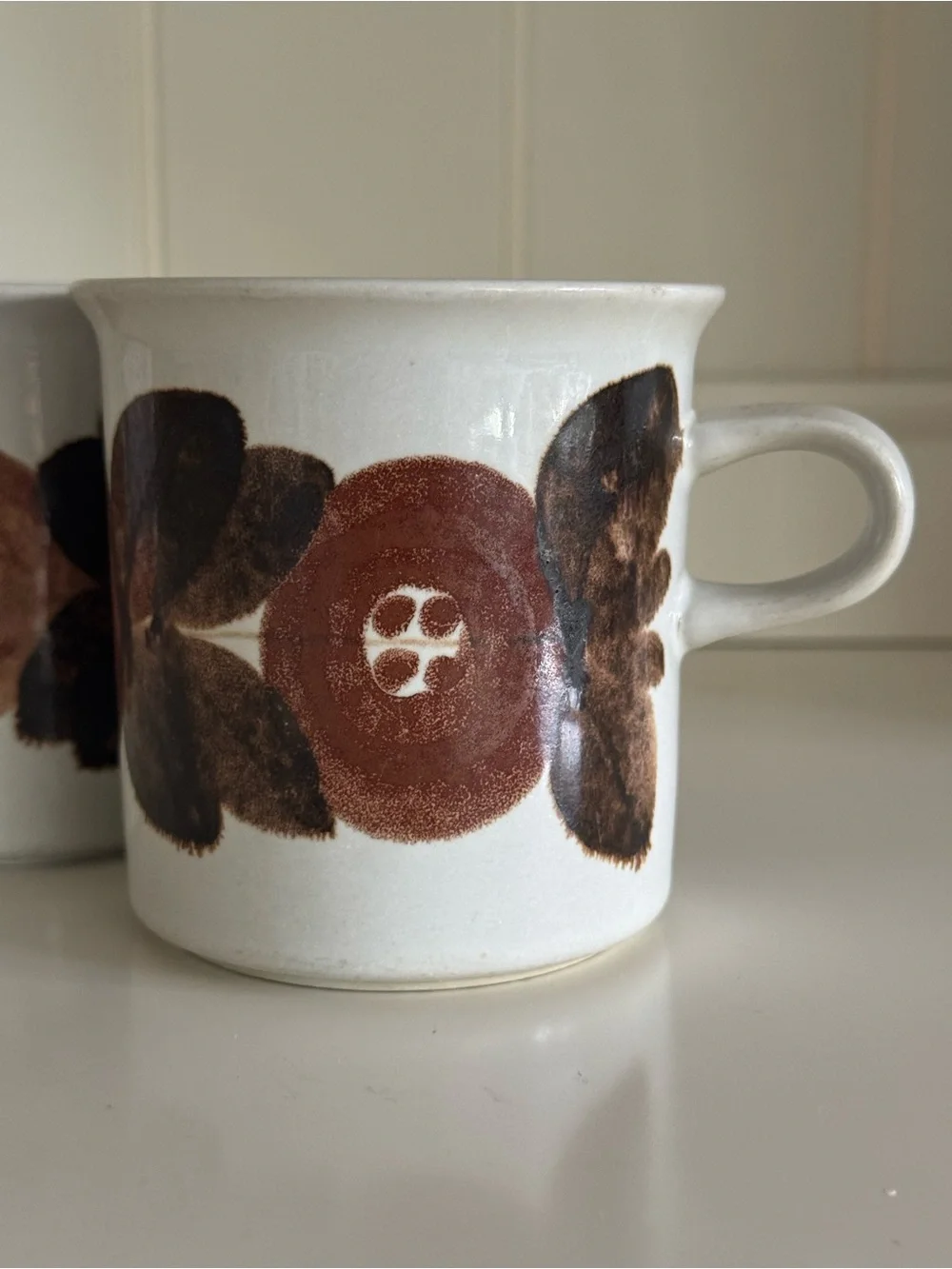 VINTAGE MCM Arabia Finland Rosmarin Hand Painted Floral Mug Set